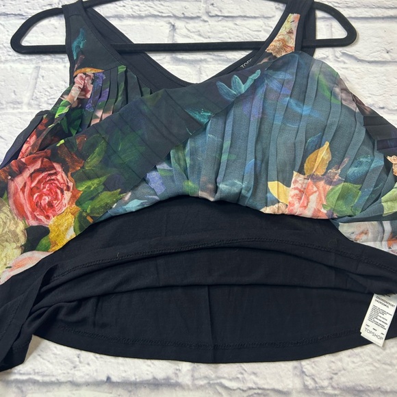 Topshop Black Floral Pleated Tank Top. Layering. Cropped. Fall Transition. - Picture 7 of 9